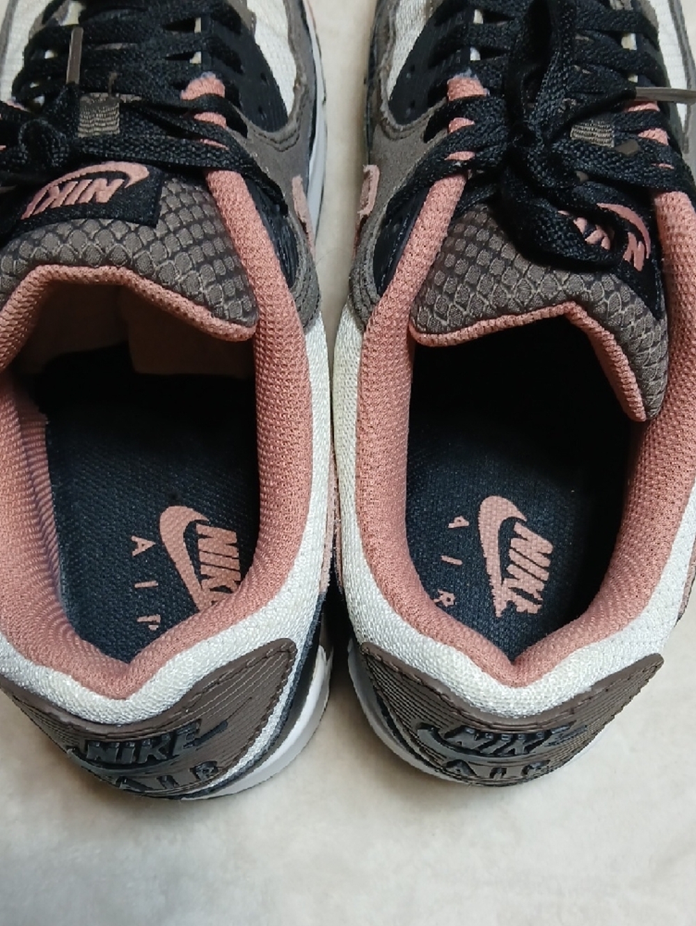 Nike Air Max Sneakers in Pink, Black,White & Gray Size 9 Mens - Picture 6 of 8